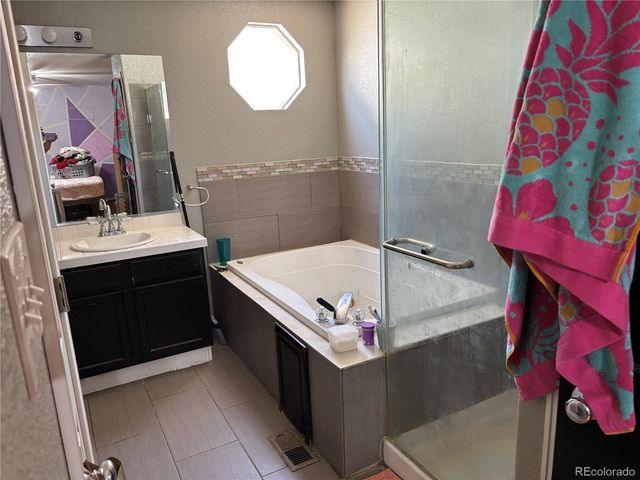 11373 Oakland Dr, Henderson, CO 80640