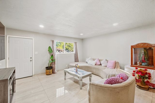 4633 Spring Valley Circle SW, Albuquerque, NM 87105