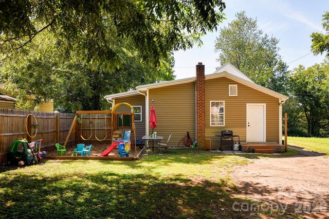 404 W 7th Avenue, Lexington, NC 27292
