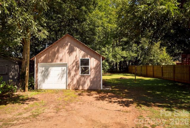 404 W 7th Avenue, Lexington, NC 27292