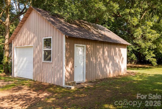 404 W 7th Avenue, Lexington, NC 27292