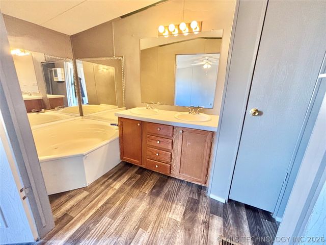 29150 S 28th Street East, Porum, OK 74455