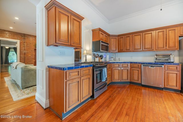 1410 S 1st St, Louisville, KY 40208