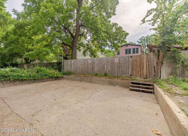 1410 S 1st St, Louisville, KY 40208