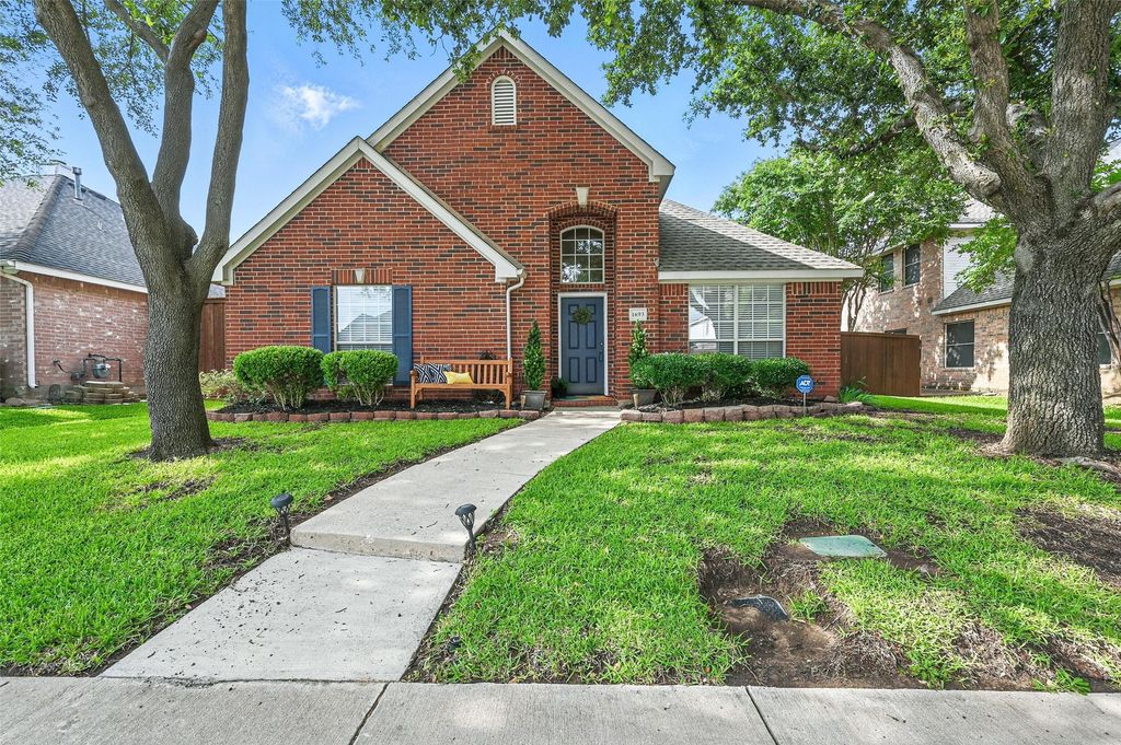 1693 Castle Rock Drive, Lewisville, TX 75077