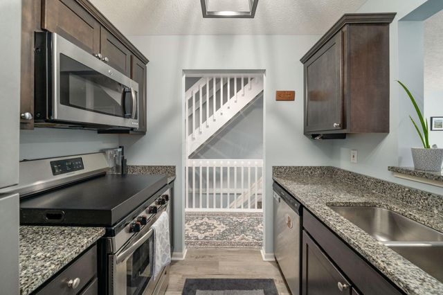 4043 Parkcove Drive, 19A, Columbus, OH 43230