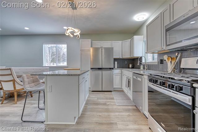 8655 Rushview Drive, Pinckney, MI 48169