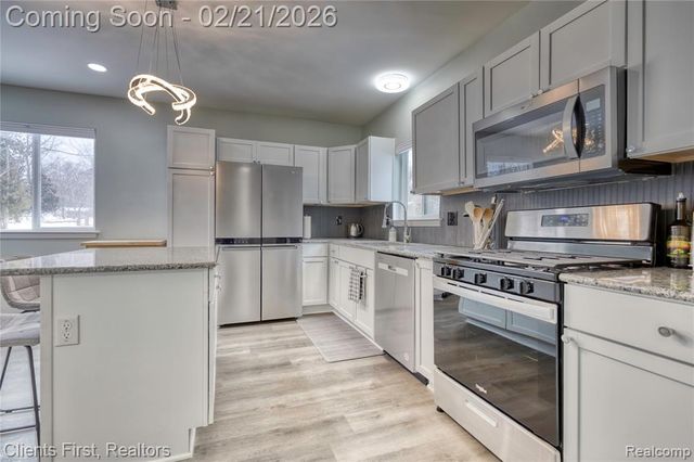 8655 Rushview Drive, Pinckney, MI 48169