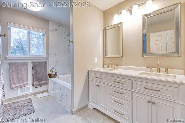 8655 Rushview Drive, Pinckney, MI 48169