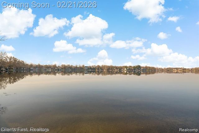 8655 Rushview Drive, Pinckney, MI 48169