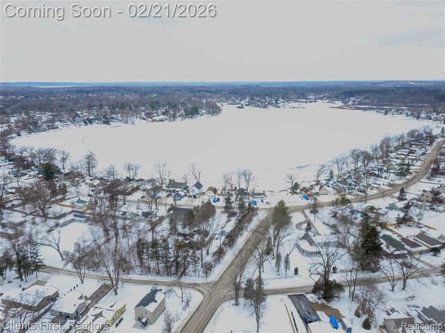8655 Rushview Drive, Pinckney, MI 48169