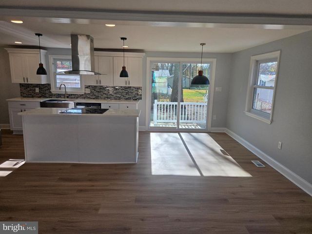 904 PINE AVE, Clayton, NJ 08312