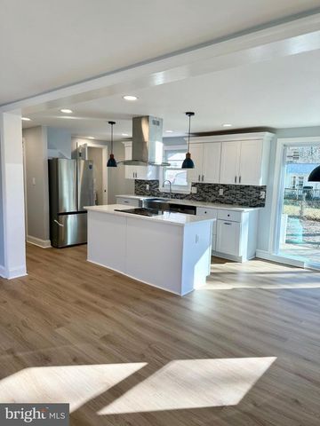 904 PINE AVE, Clayton, NJ 08312