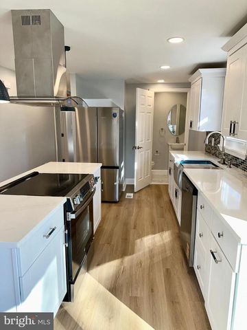 904 PINE AVE, Clayton, NJ 08312