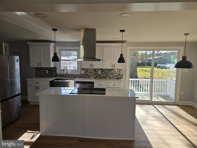 904 PINE AVE, Clayton, NJ 08312