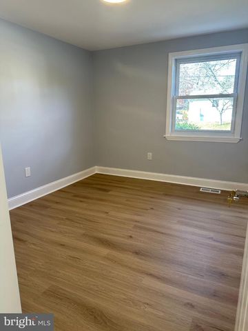 904 PINE AVE, Clayton, NJ 08312