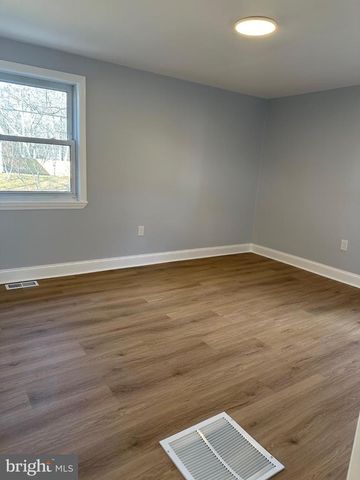 904 PINE AVE, Clayton, NJ 08312