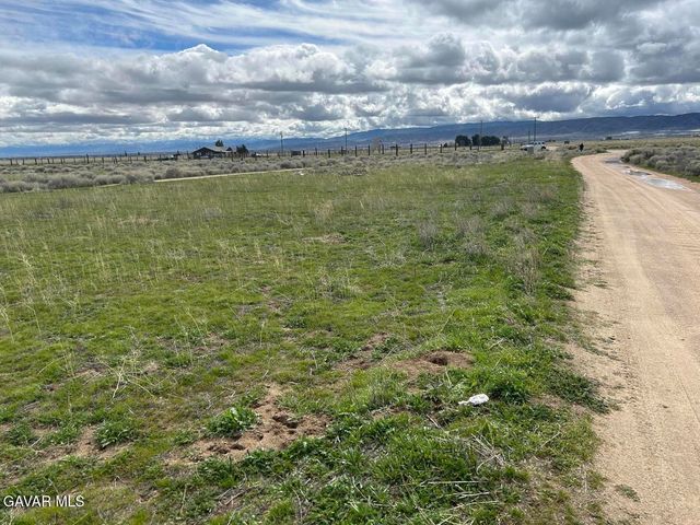 Vic Avenue F4 85 Stw, Lancaster, CA 93536