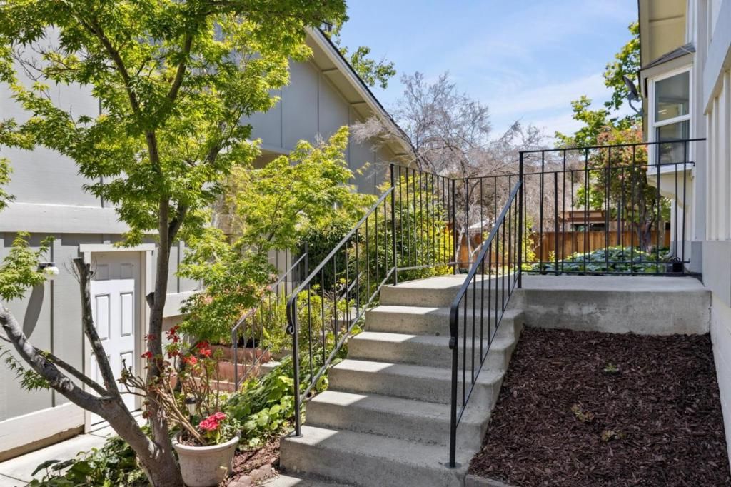 Image 3 of property listing at 10892 Northfield Square, Cupertino, CA 95014