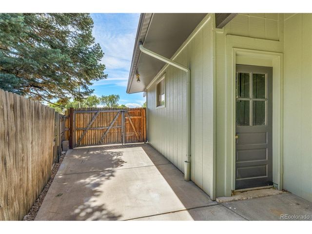 10579 W Warren Dr, Lakewood, CO 80227
