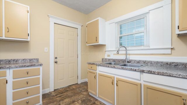 350 W Main Street, Newark, OH 43055