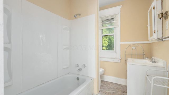 350 W Main Street, Newark, OH 43055
