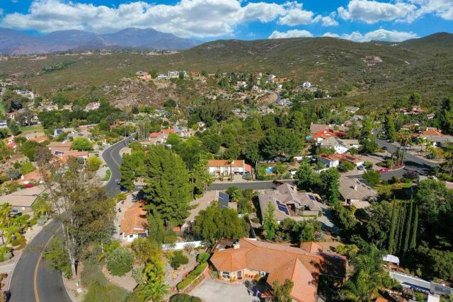 15326 Moonglow Dr, Ramona, CA 92065