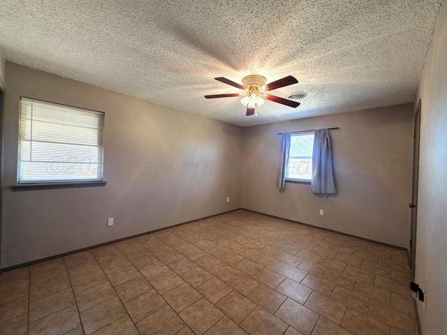 1020 W Sirroco Place, Pampa, TX 79065