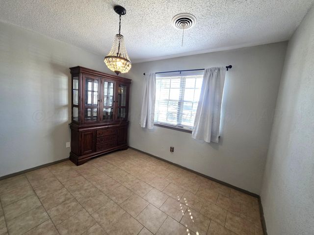 1020 W Sirroco Place, Pampa, TX 79065