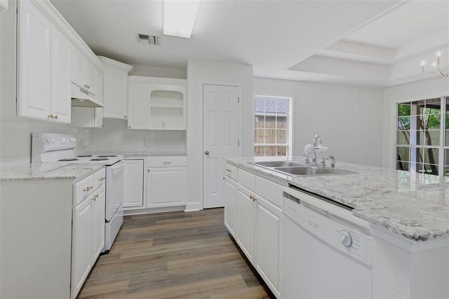 411 E Hale Street, Lake Charles, LA 70601