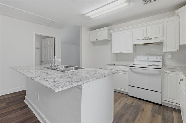 411 E Hale Street, Lake Charles, LA 70601
