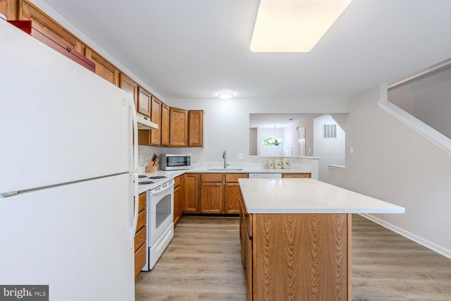 9005 CORIANDER CIR, Manassas, VA 20110