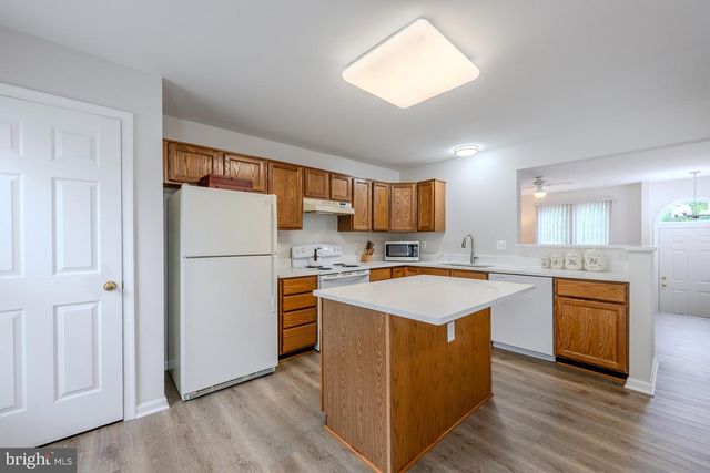9005 CORIANDER CIR, Manassas, VA 20110