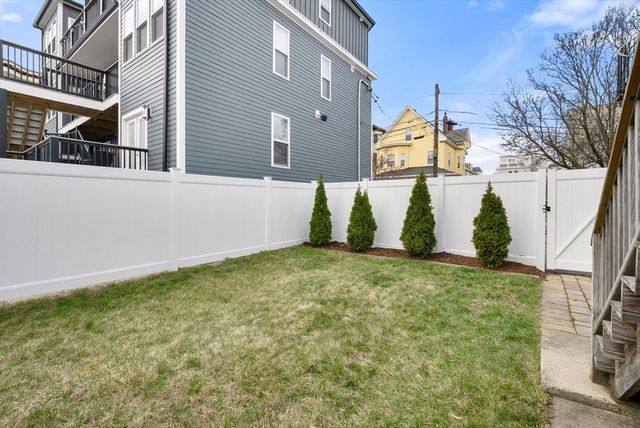 25 Fenwick St 1, Somerville, MA 02145