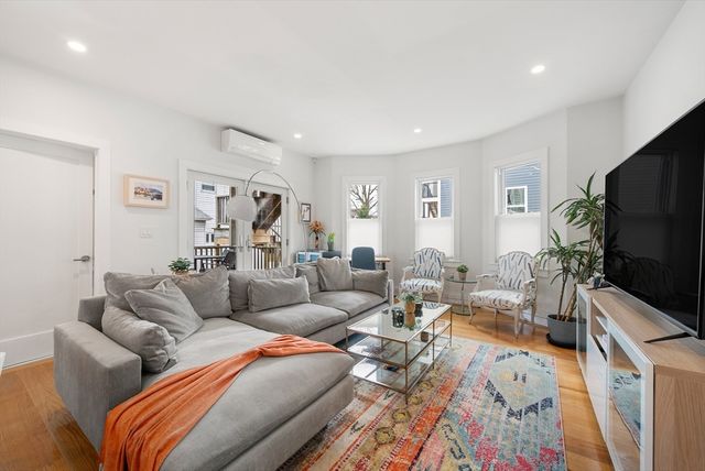 25 Fenwick St 1, Somerville, MA 02145