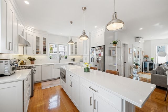 25 Fenwick St 1, Somerville, MA 02145