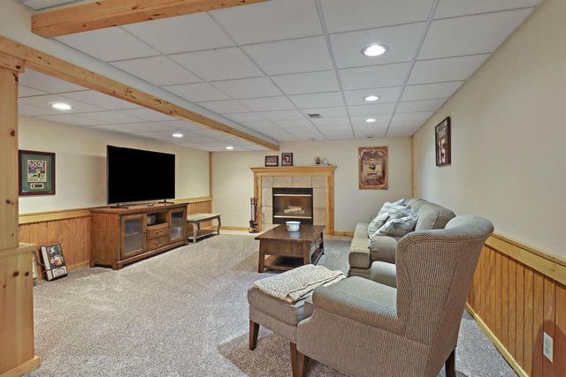 1212 Laurel LANE, Kansasville, WI 53139