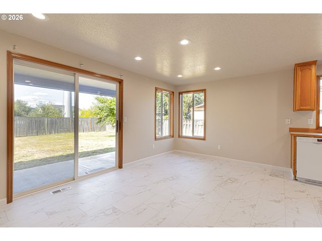 1729 HARTFORD Dr, Forest Grove, OR 97116