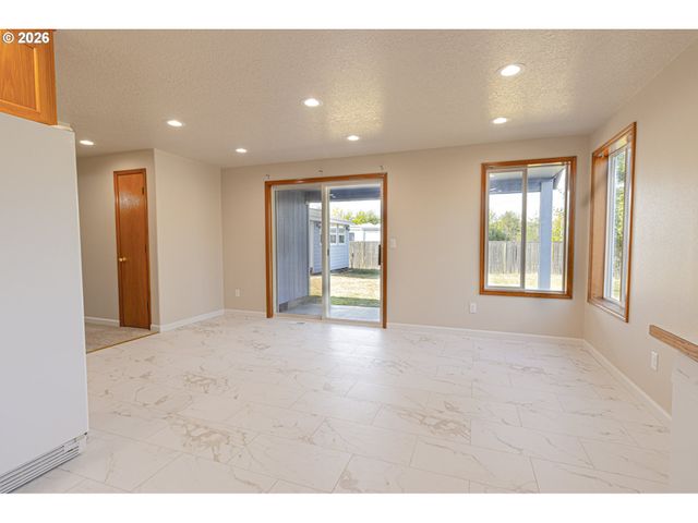 1729 HARTFORD Dr, Forest Grove, OR 97116