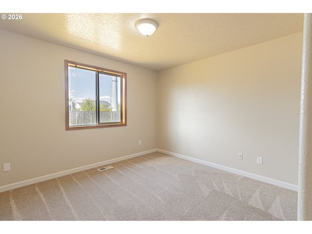 1729 HARTFORD Dr, Forest Grove, OR 97116