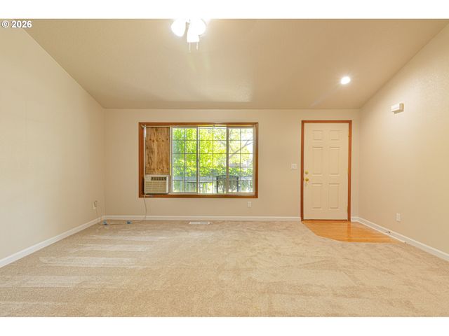 1729 HARTFORD Dr, Forest Grove, OR 97116