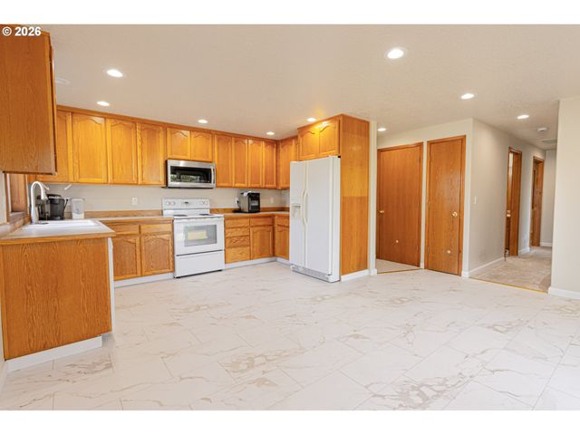 1729 HARTFORD Dr, Forest Grove, OR 97116