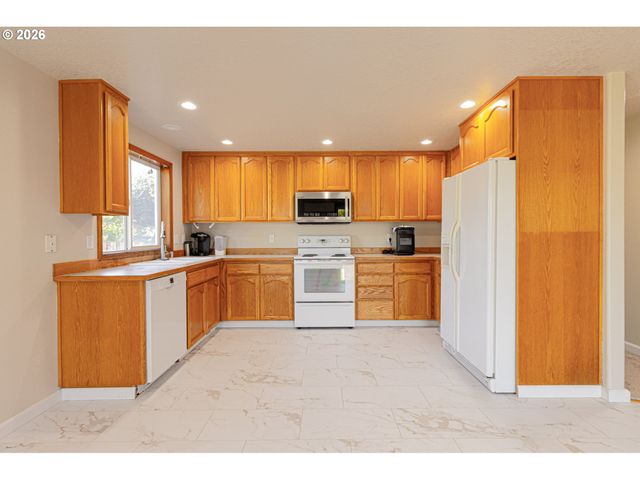 1729 HARTFORD Dr, Forest Grove, OR 97116