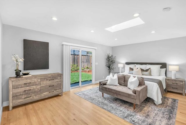 2204 Roosevelt Avenue, Redwood City, CA 94061