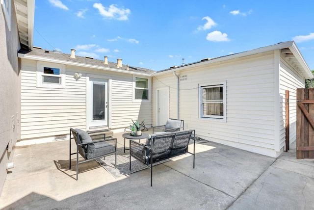 2204 Roosevelt Avenue, Redwood City, CA 94061
