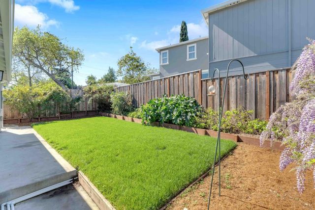 2204 Roosevelt Avenue, Redwood City, CA 94061