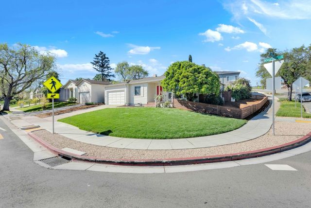 2204 Roosevelt Avenue, Redwood City, CA 94061