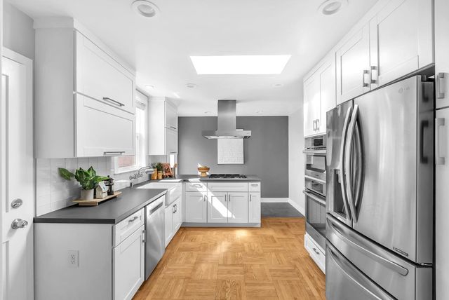 2204 Roosevelt Avenue, Redwood City, CA 94061