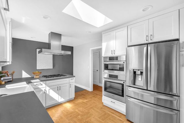 2204 Roosevelt Avenue, Redwood City, CA 94061