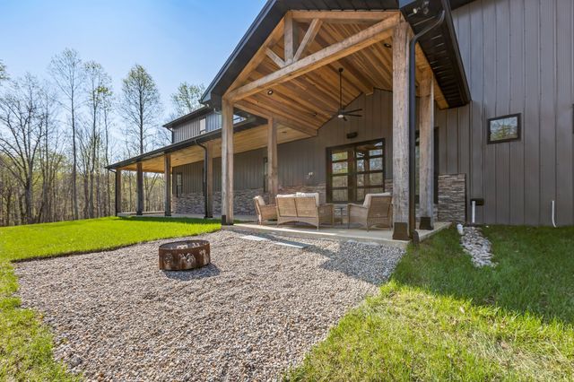 610 Dogwood Way, Burns, TN 37029